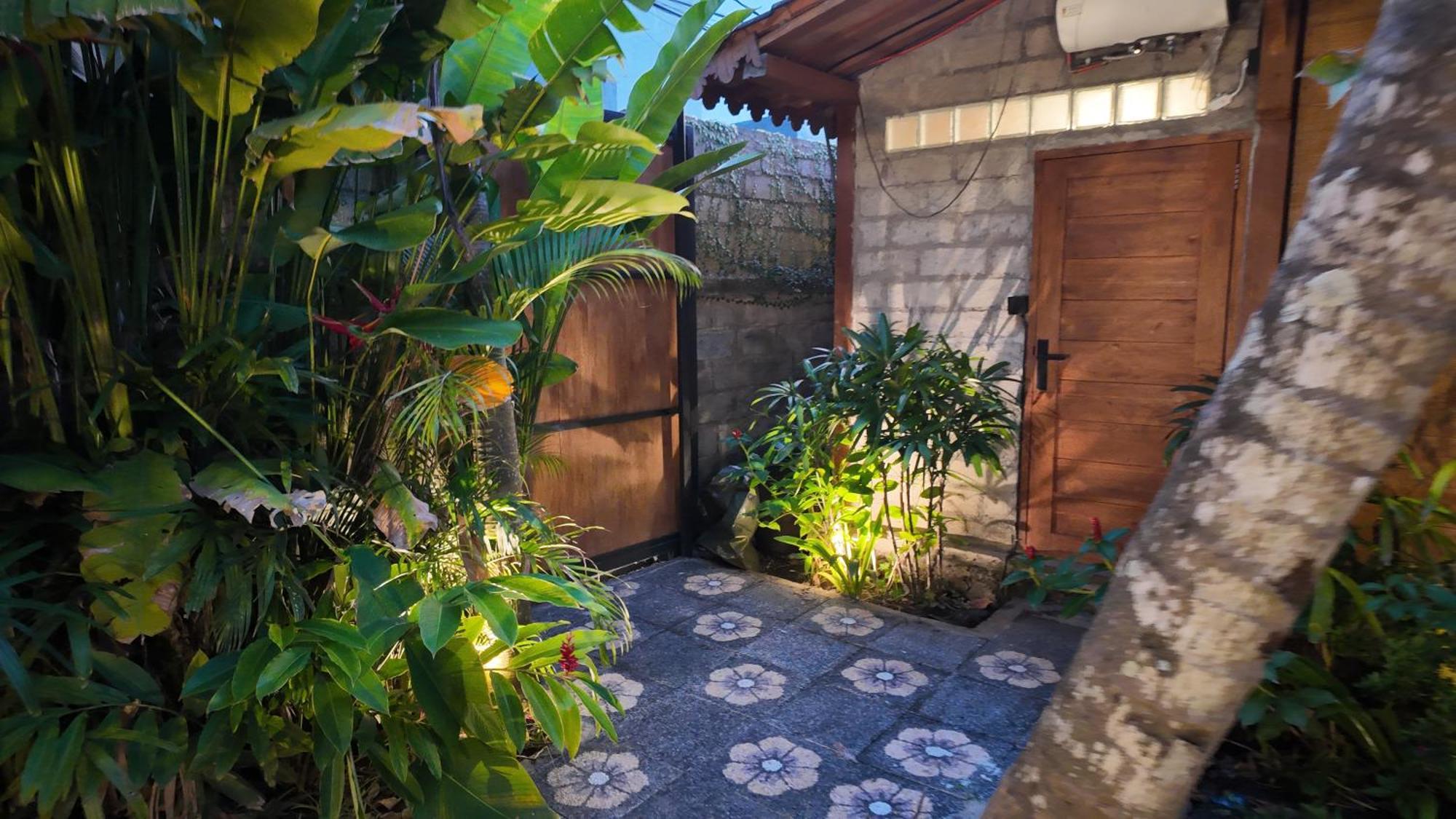 Private Joglo In Heart Of Sanur Villa Екстериор снимка